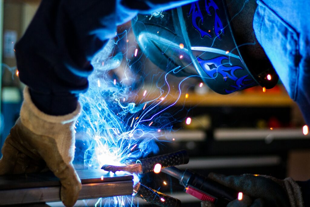 Choosing a Reliable Welding Cart for DIY Projects